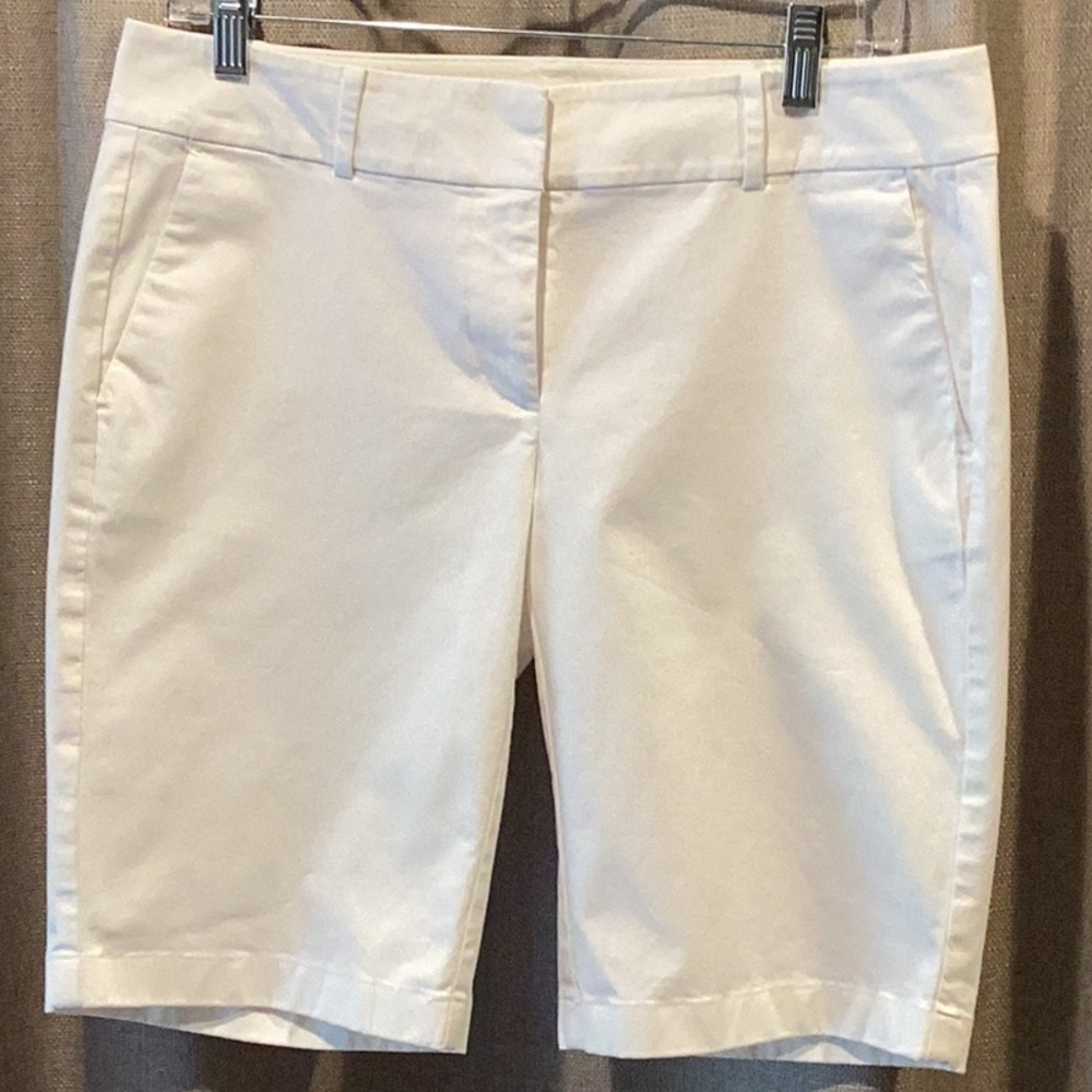 Ann Taylor White Boardwalk Shorts size 6